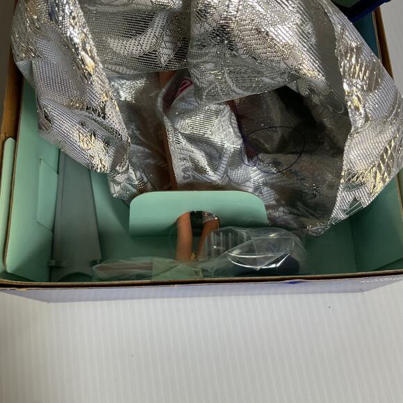 Barbie Winter Velvet Special Edition Avon Exclusive 1995 First in Series NIB - Picture 7 of 12